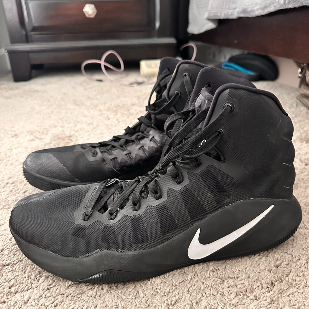NIKE Hyperdunk 2016 size 11.5
